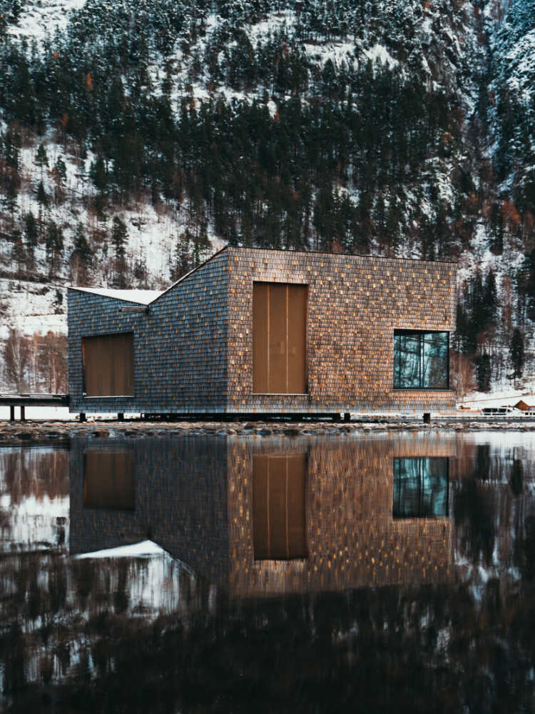 Exterior view of Soria Moria Sauna, nestled by the lakeside for a serene experience.
